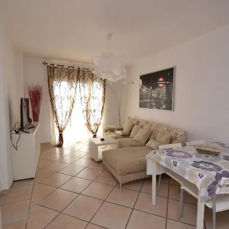 Ocean View Apartment *